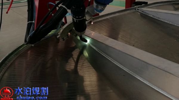 三星加強(qiáng)筋焊接機(jī)器人視頻_104244161